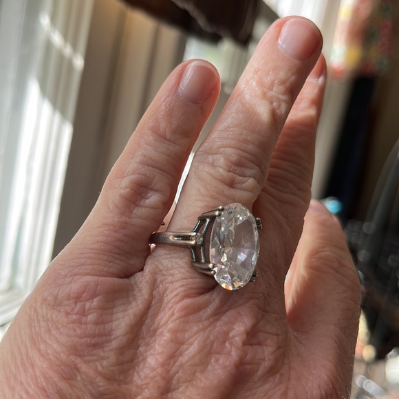 Oval CZ crystal in beautiful Sterling setting Ring - Picture 5 of 6